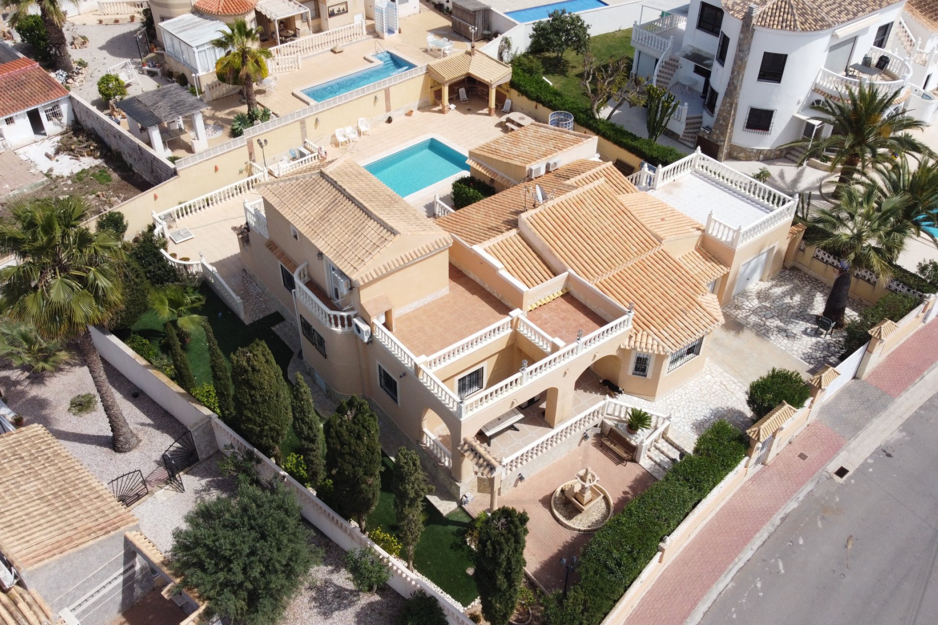 Resale - Villa -
Torrevieja - El Chaparral