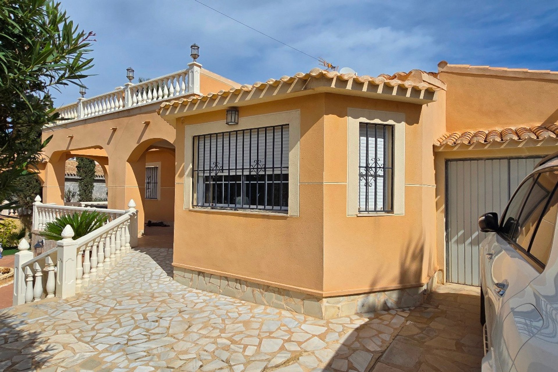 Resale - Villa -
Torrevieja - El Chaparral