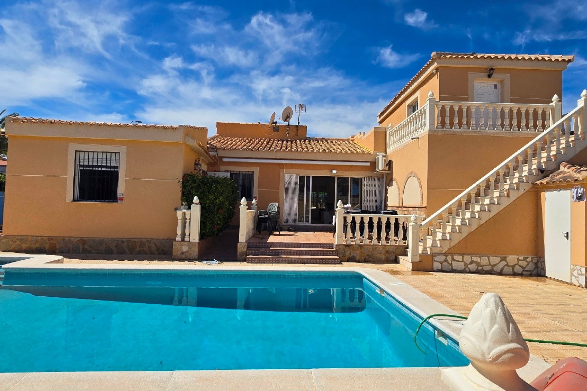 Resale - Villa -
Torrevieja - El Chaparral