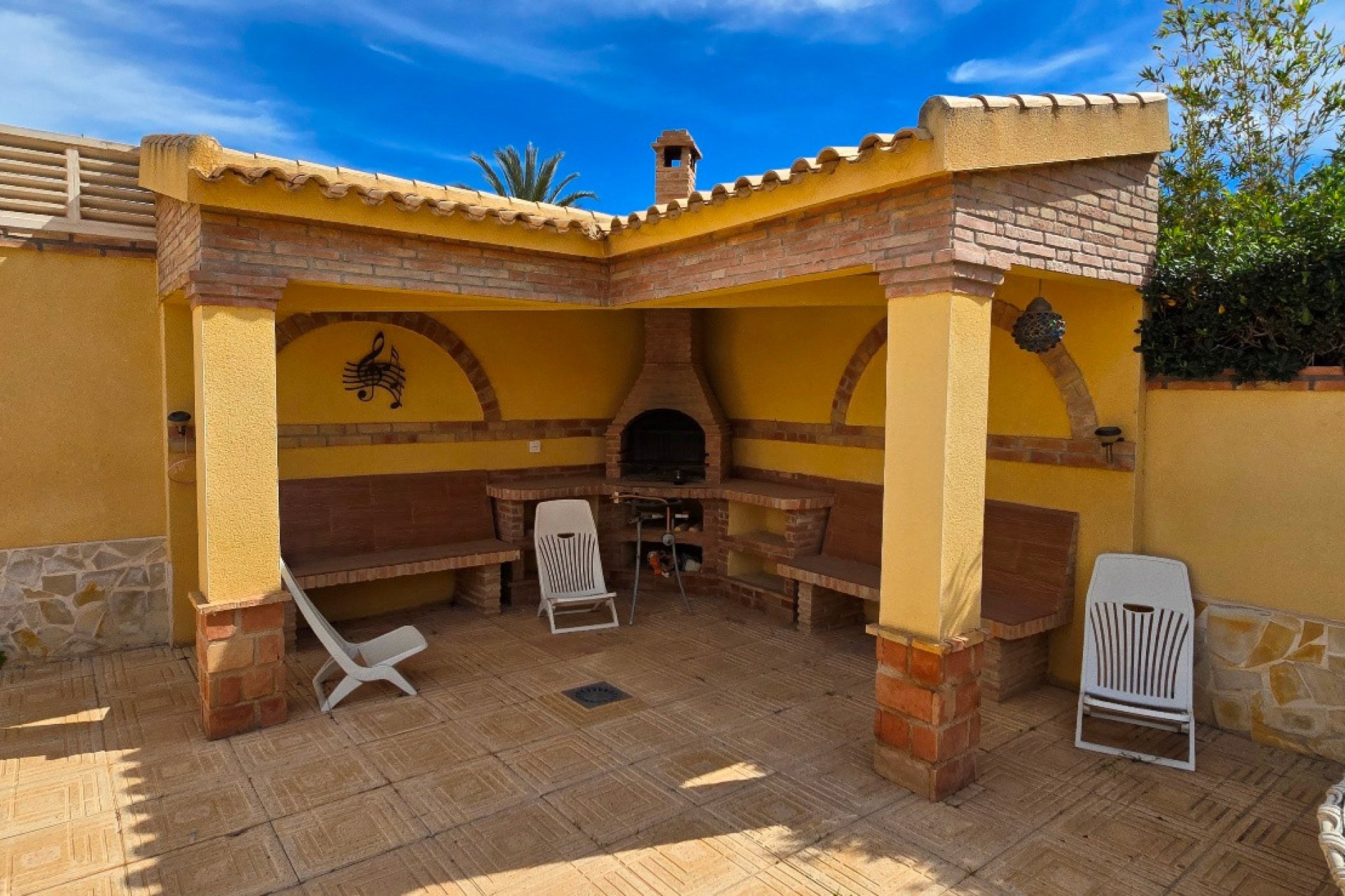 Resale - Villa -
Torrevieja - El Chaparral