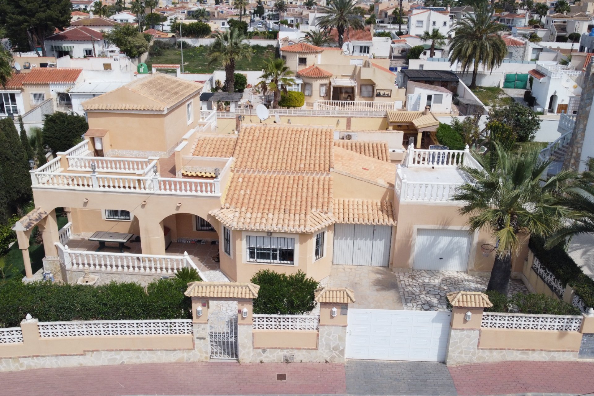 Resale - Villa -
Torrevieja - El Chaparral