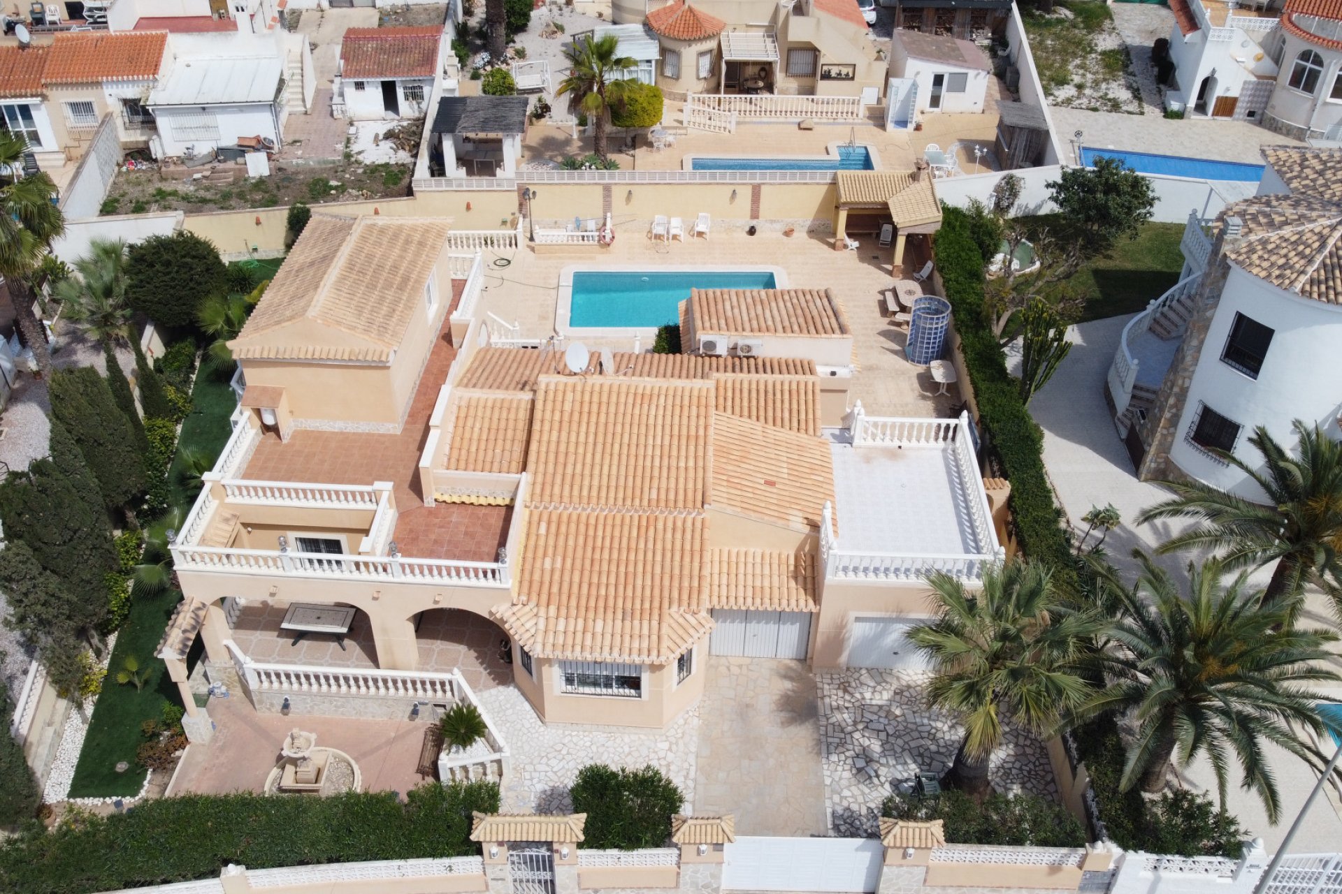 Resale - Villa -
Torrevieja - El Chaparral