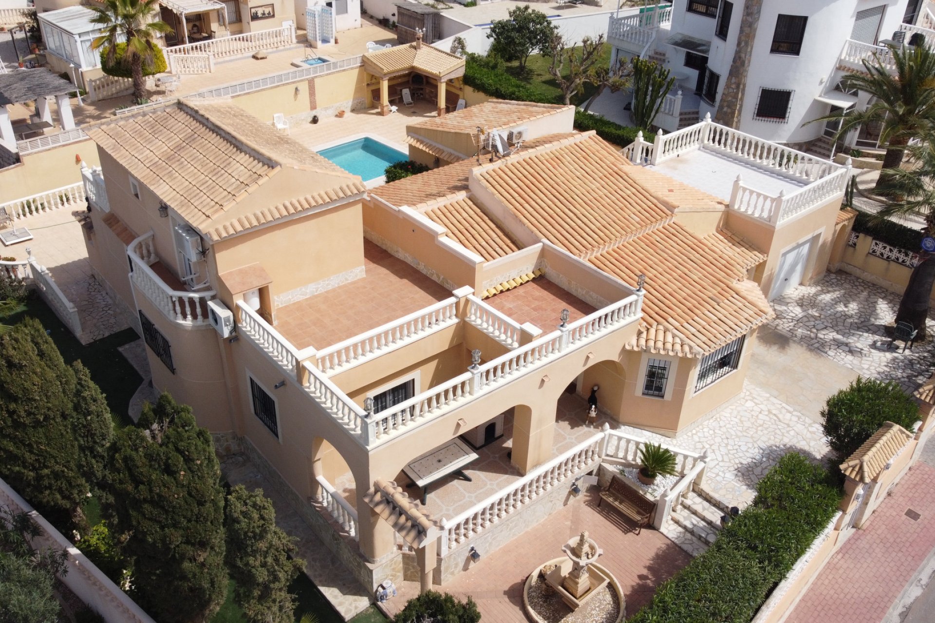 Resale - Villa -
Torrevieja - El Chaparral