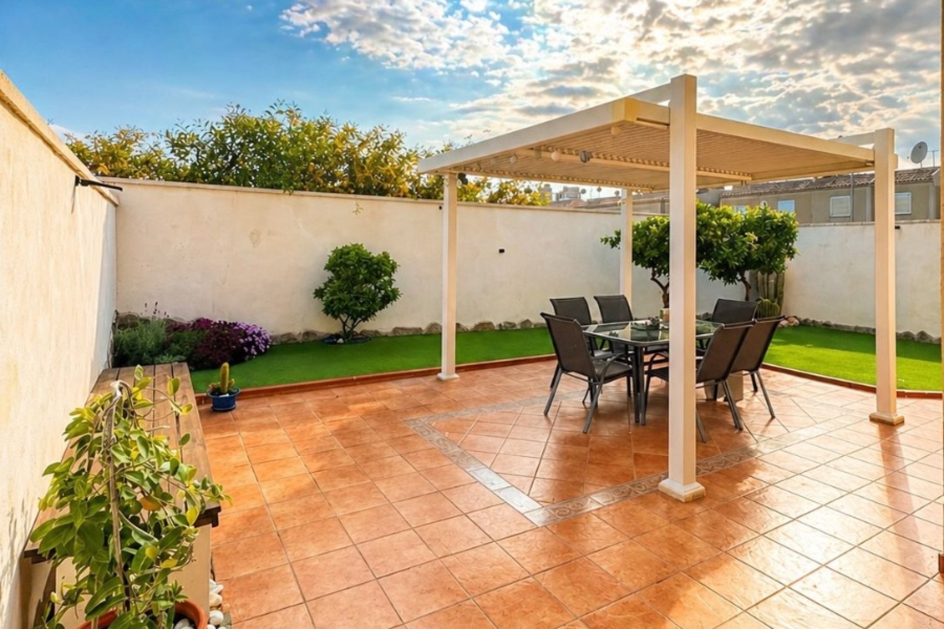 Resale - Villa -
Torrevieja - Nueva Torrevieja