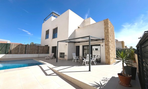 Villa - Resale - Ciudad Quesada - Pueblo Bravo
