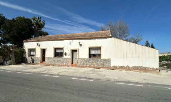 Villa - Resale - Heredades -
                Heredades