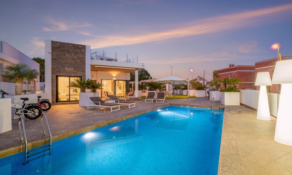 Villa - Wiederverkauf - Orihuela Costa -
                Villamartín