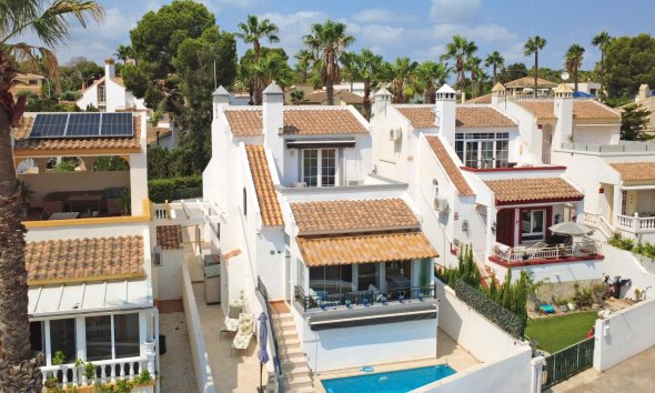 Villa - Wiederverkauf - Orihuela Costa - Villamartín