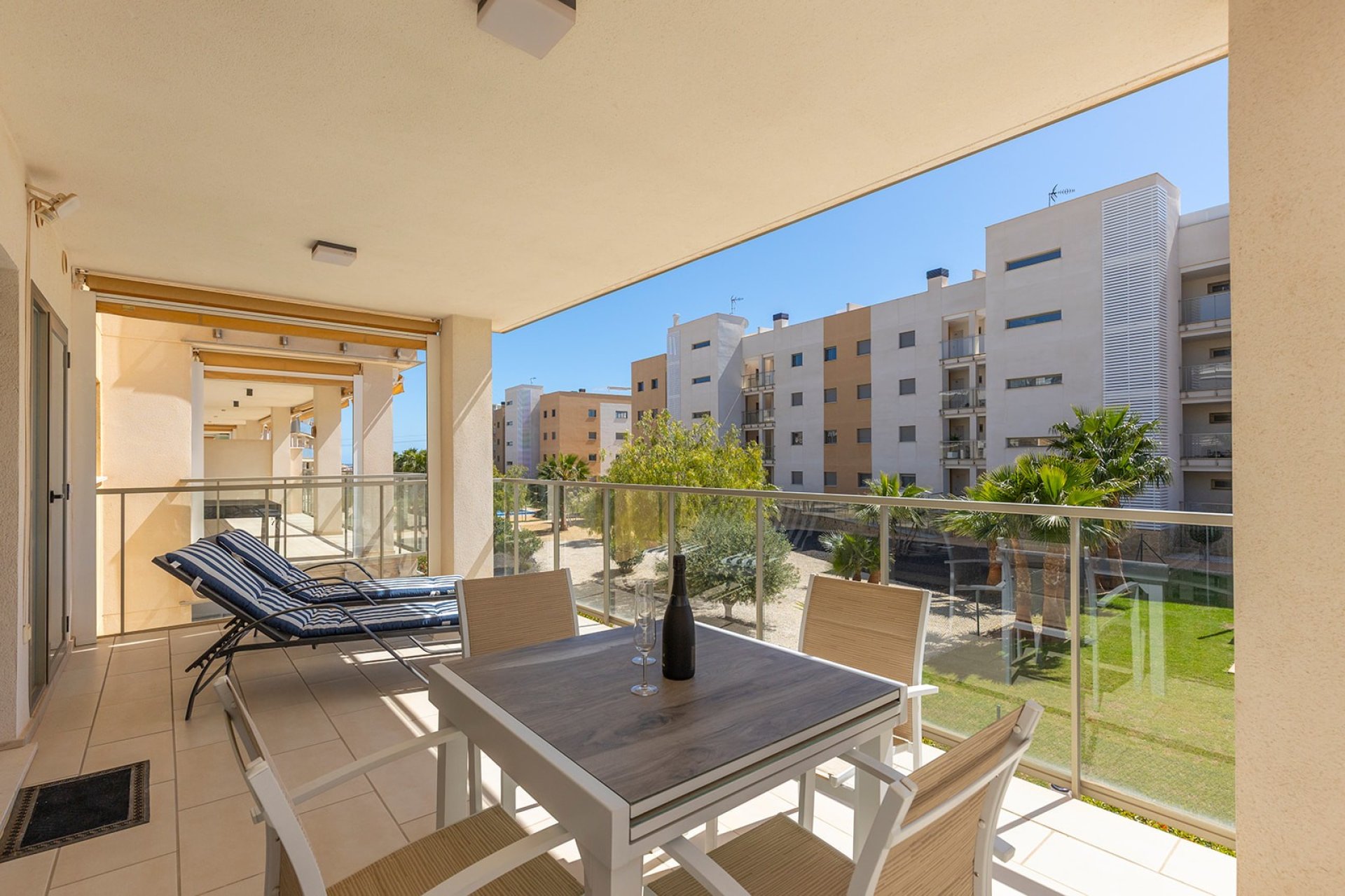 Wiederverkauf - apartment -
Orihuela Costa - La Zenia