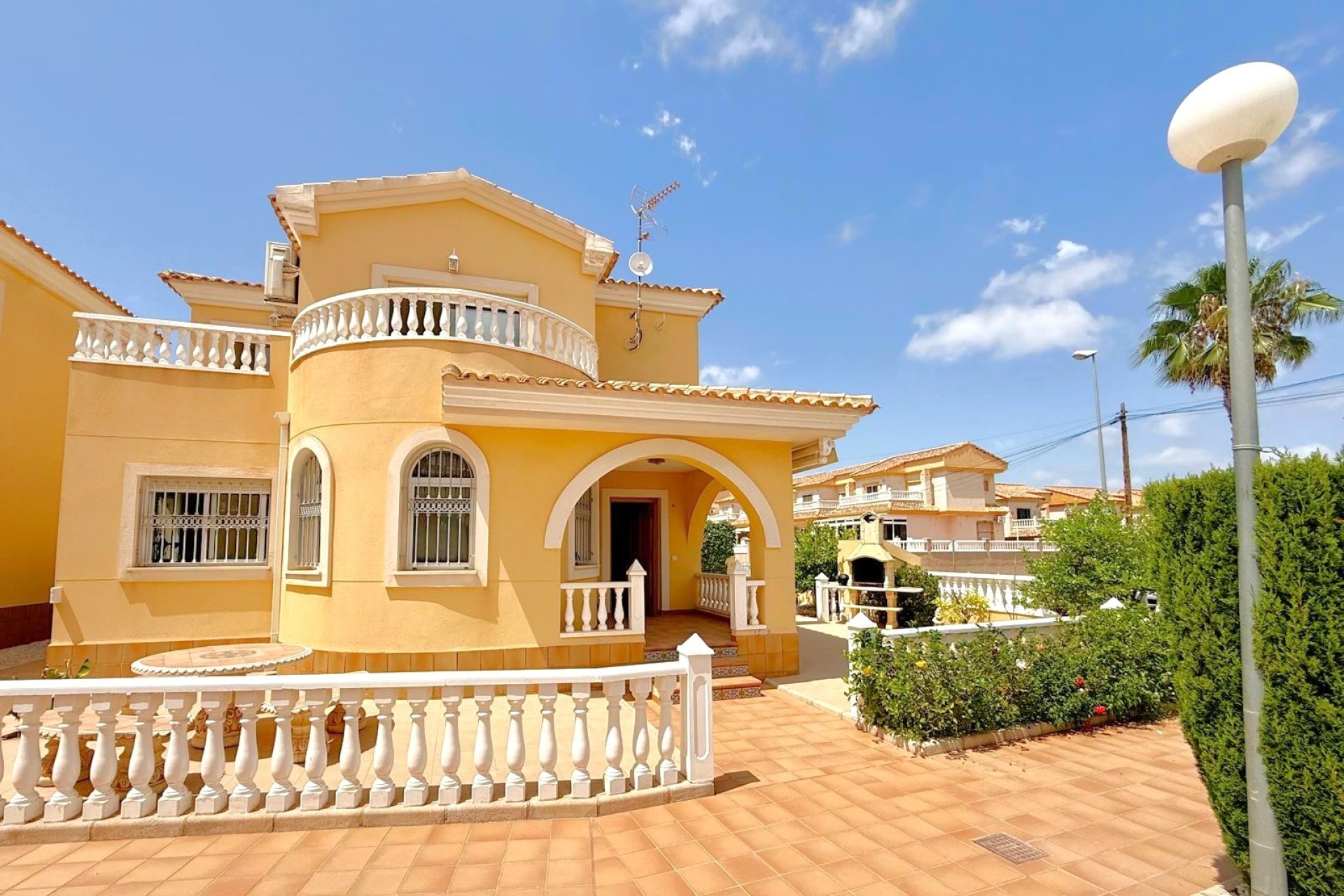 Wiederverkauf - Villa -
Orihuela Costa - Villamartín