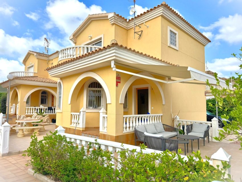 Wiederverkauf - Villa -
Orihuela Costa - Villamartín