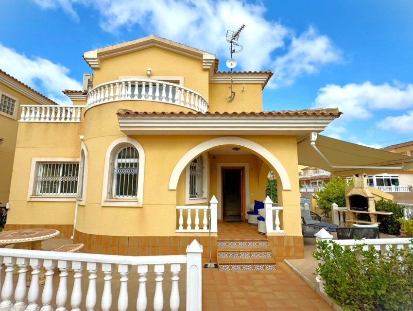 Wiederverkauf - Villa -
Orihuela Costa - Villamartín
