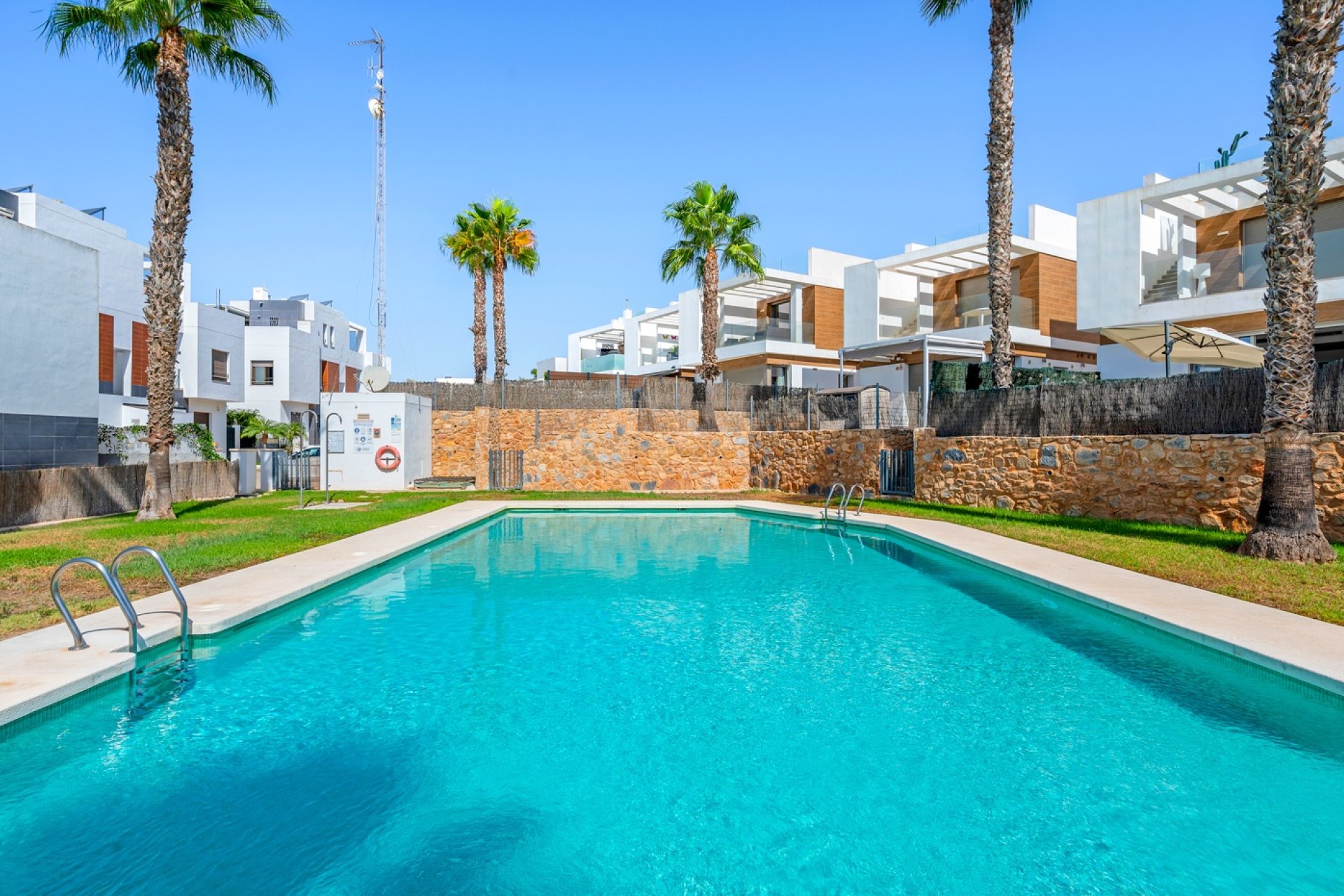 Wiederverkauf - Villa -
Orihuela Costa - Villamartín