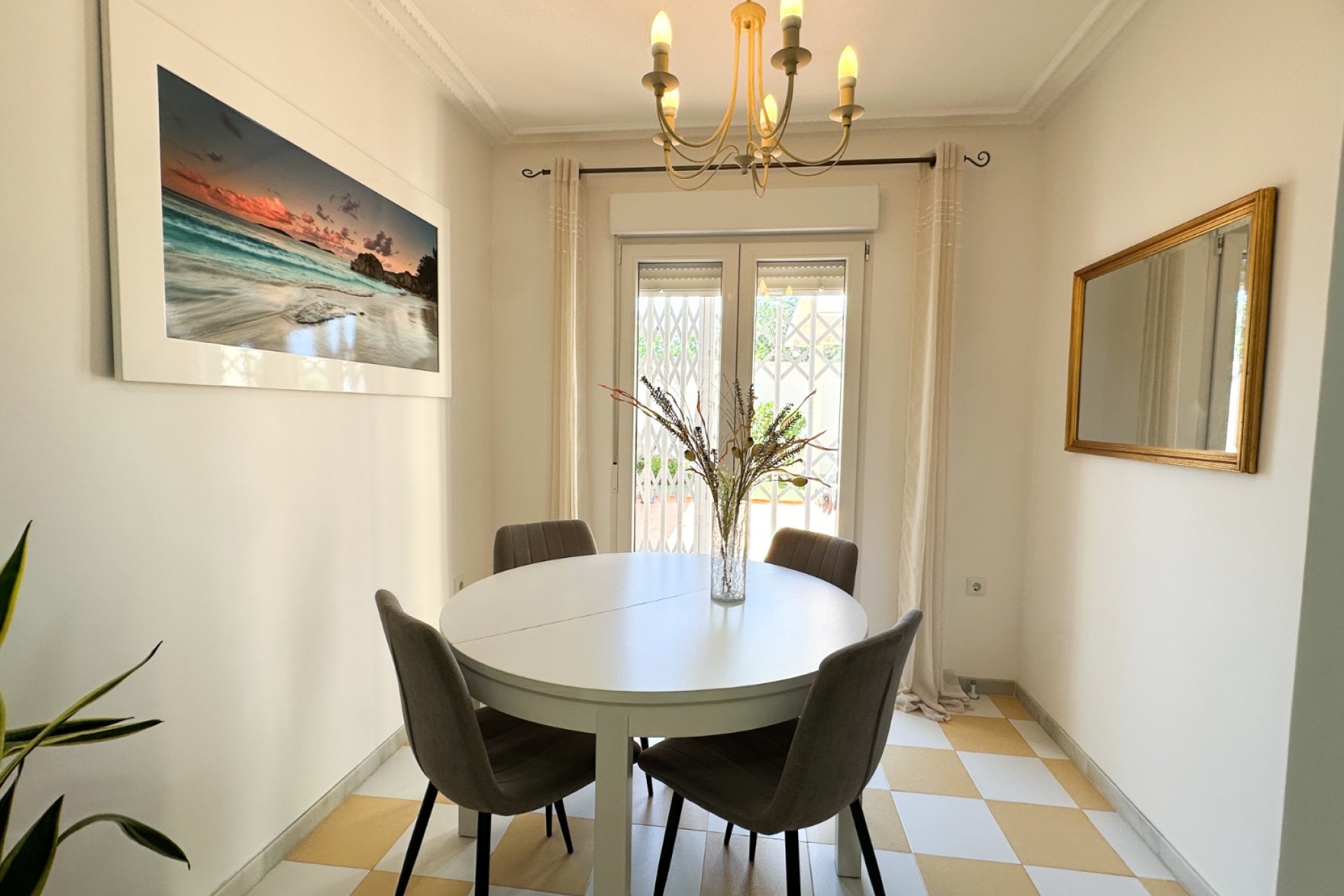 Wiederverkauf - Villa -
Torrevieja - Nueva Torrevieja